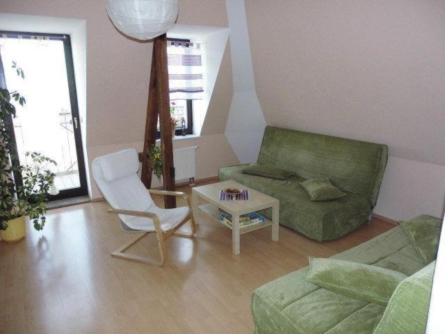 Sehr-Schoene-4-Raum-Maisonette-Fewo-Mit-110Qm-Balkon-Zentral-Preiswert-T7 Дрезден Экстерьер фото